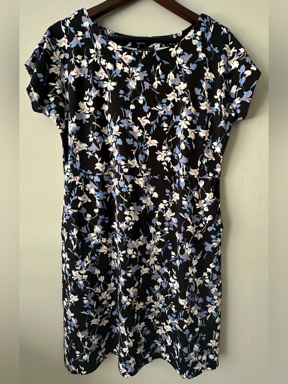 J. Jill Wearever Collection small dress with pockets floral black